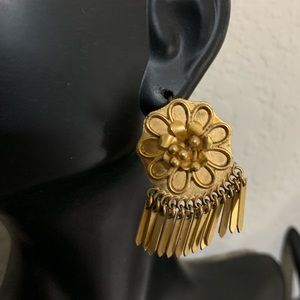 Vintage petal Gold earrings.